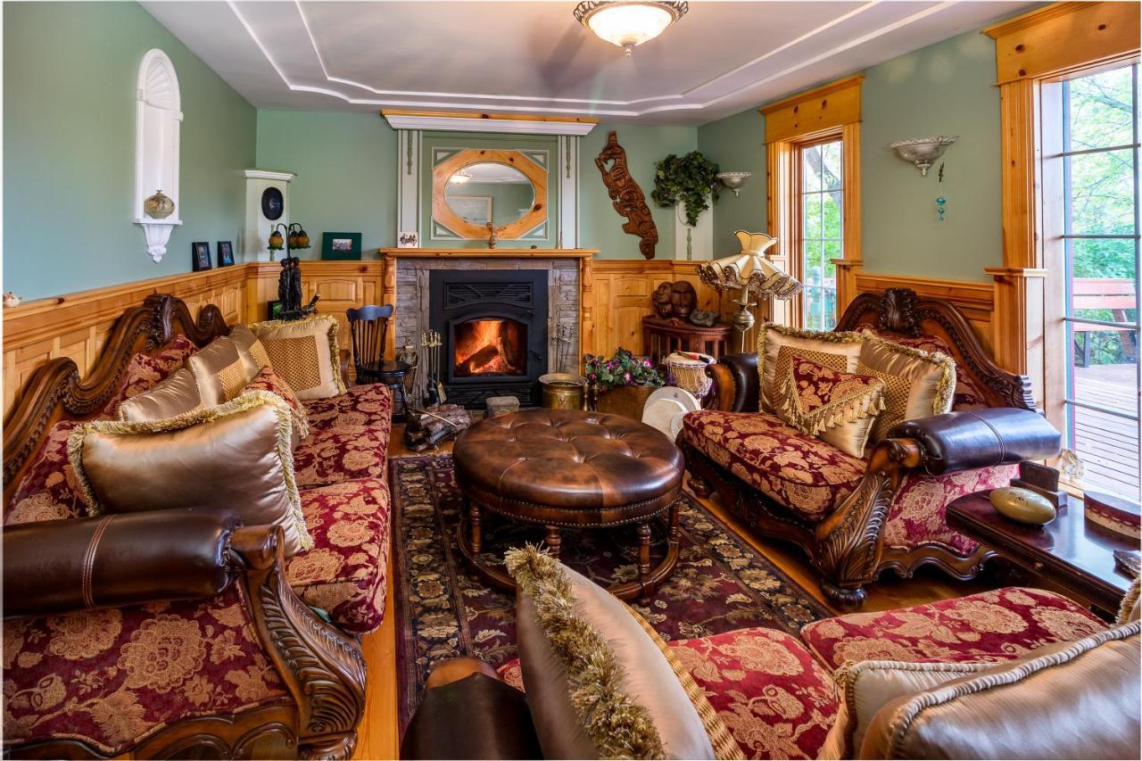 The Enchanted River Cottage - River - Luxurious Cottage - Jacuzzi Drumheller Exterior foto